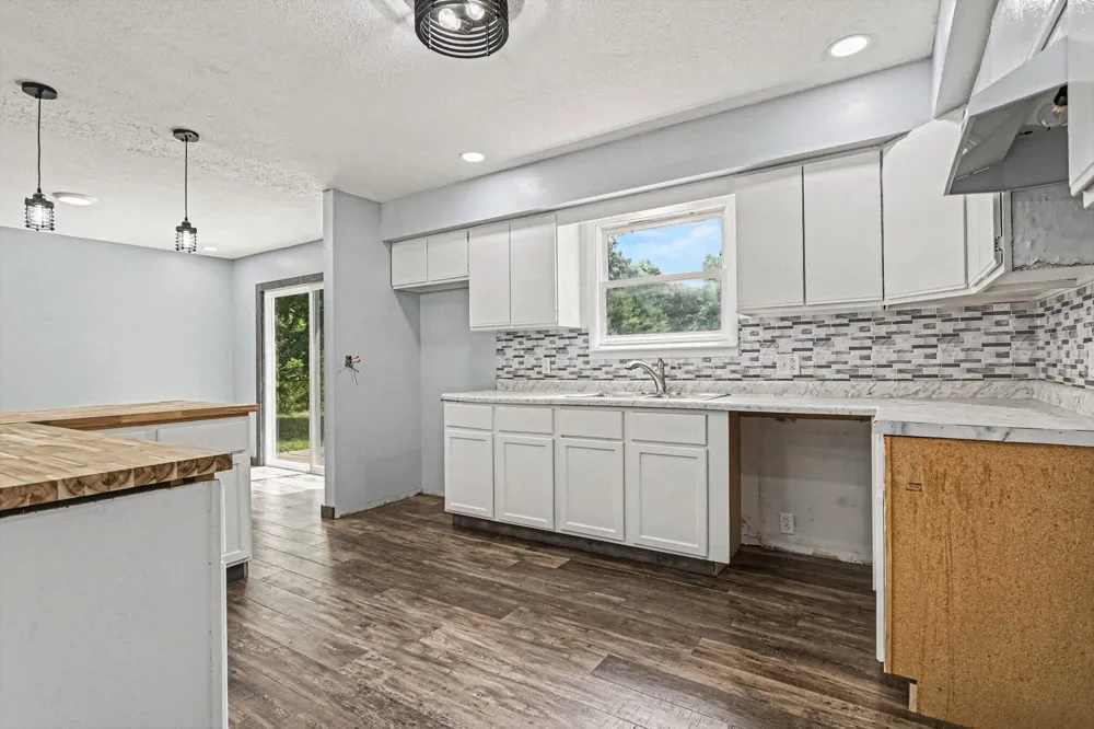 8312 48th Avenue Covert, MI 49043
