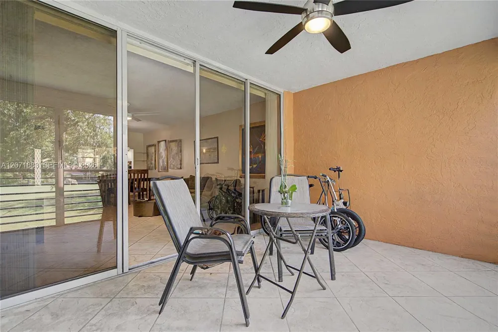 9520 Seagrape Dr #205 Davie, FL 33324