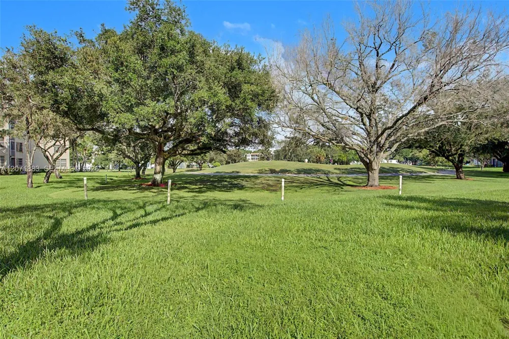 9520 Seagrape Dr #205 Davie, FL 33324