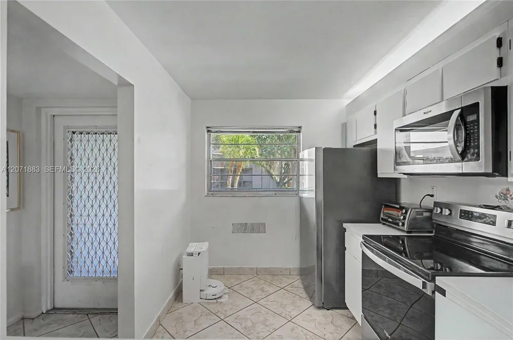 9520 Seagrape Dr #205 Davie, FL 33324