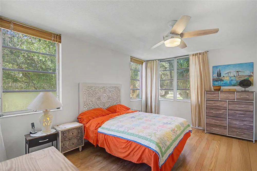 9520 Seagrape Dr #205 Davie, FL 33324