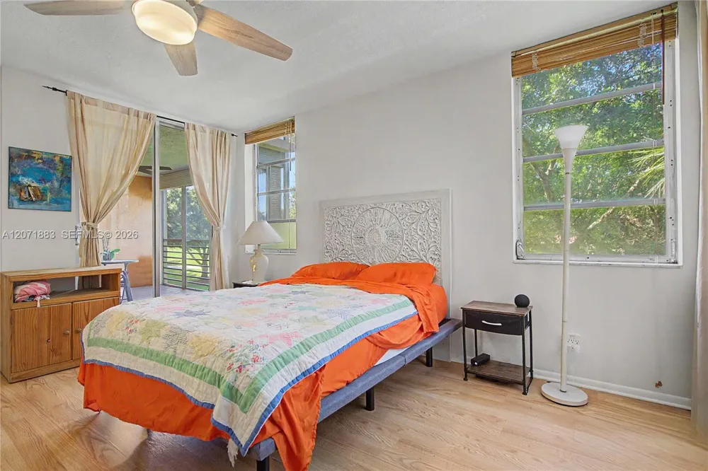 9520 Seagrape Dr #205 Davie, FL 33324