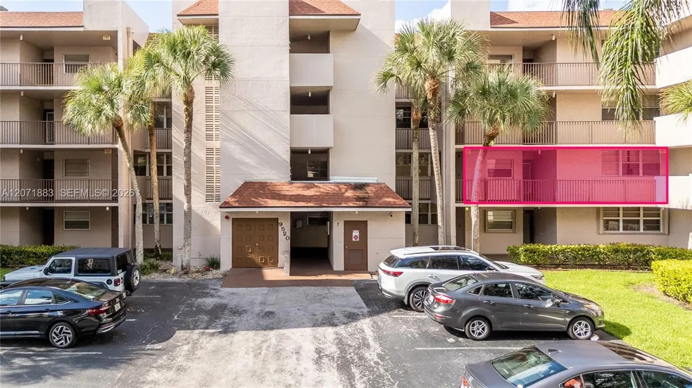 9520 Seagrape Dr #205 Davie, FL 33324