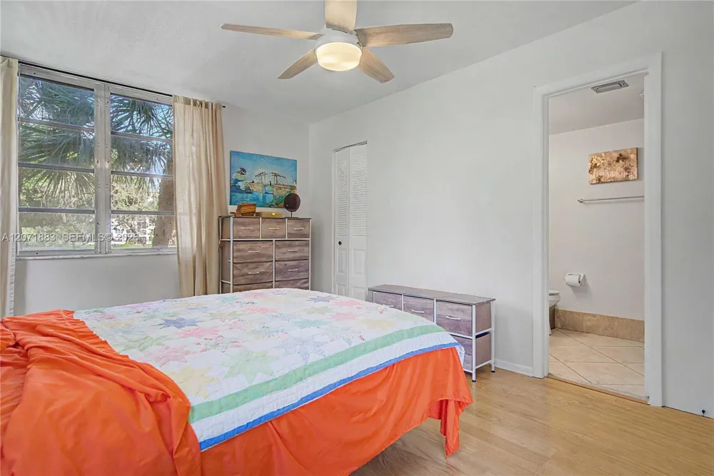 9520 Seagrape Dr #205 Davie, FL 33324