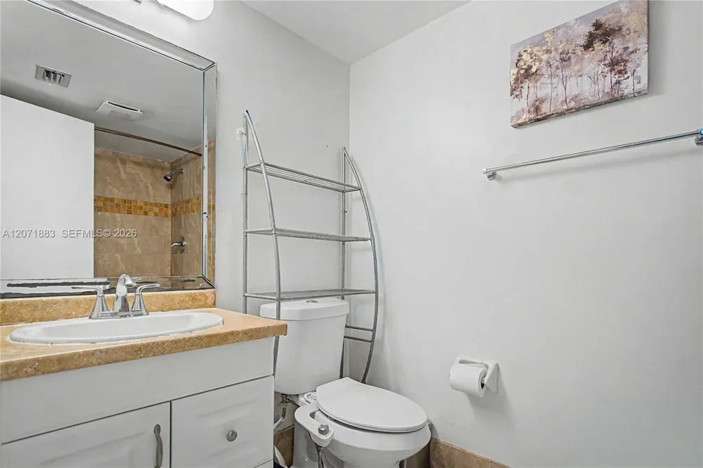 9520 Seagrape Dr #205 Davie, FL 33324