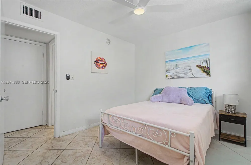 9520 Seagrape Dr #205 Davie, FL 33324