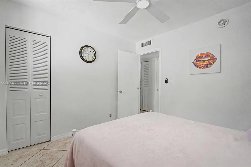 9520 Seagrape Dr #205 Davie, FL 33324