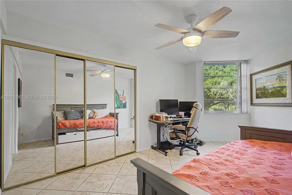 9520 Seagrape Dr #205 Davie, FL 33324