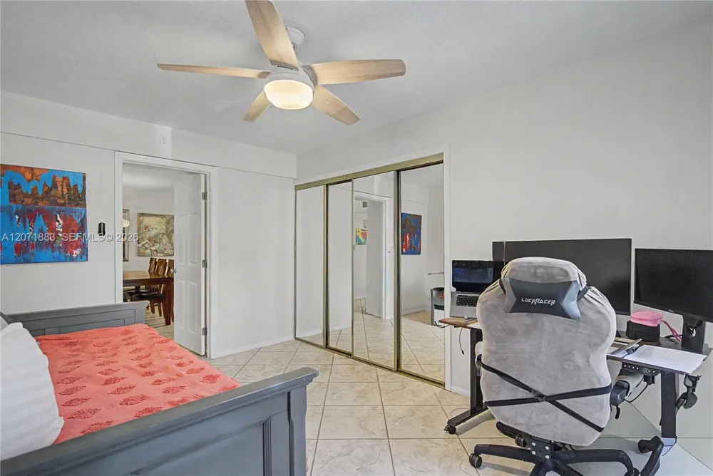 9520 Seagrape Dr #205 Davie, FL 33324