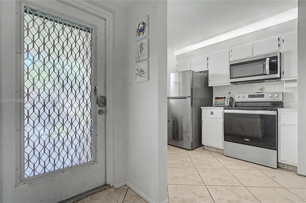 9520 Seagrape Dr #205 Davie, FL 33324