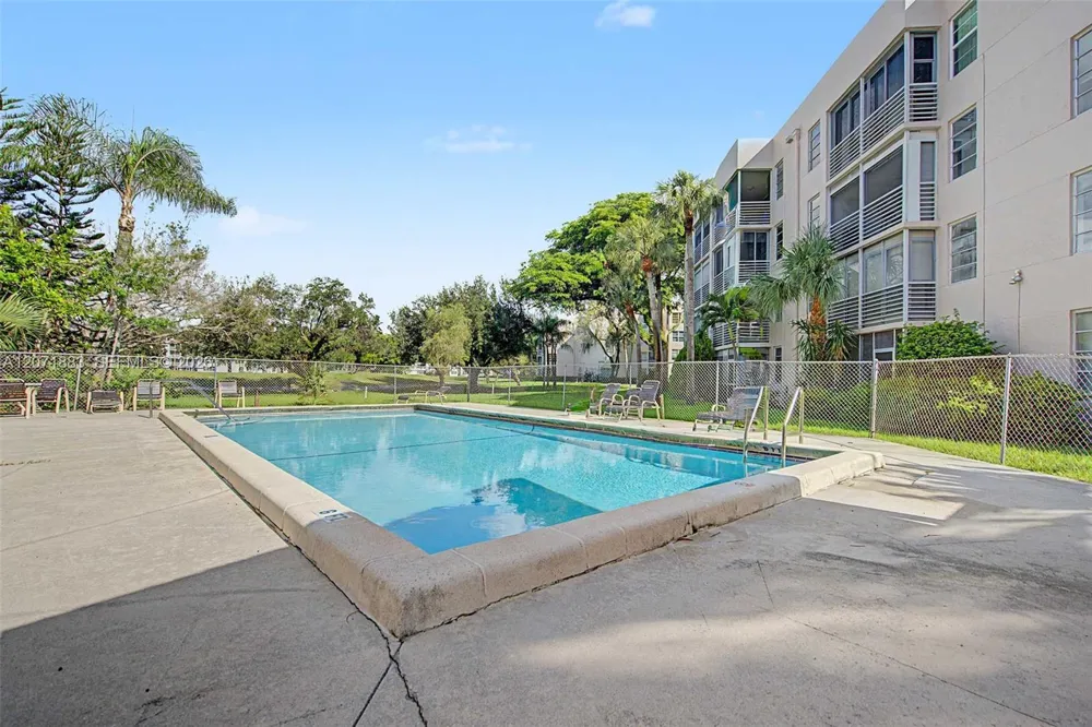 9520 Seagrape Dr #205 Davie, FL 33324