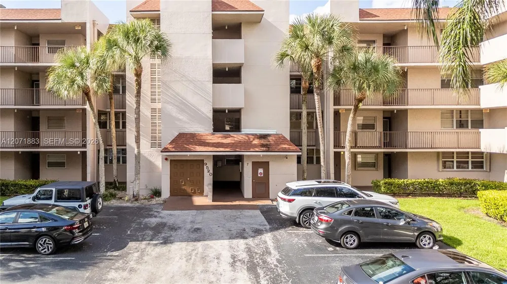 9520 Seagrape Dr #205 Davie, FL 33324