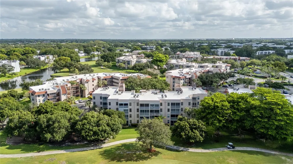 9520 Seagrape Dr #205 Davie, FL 33324