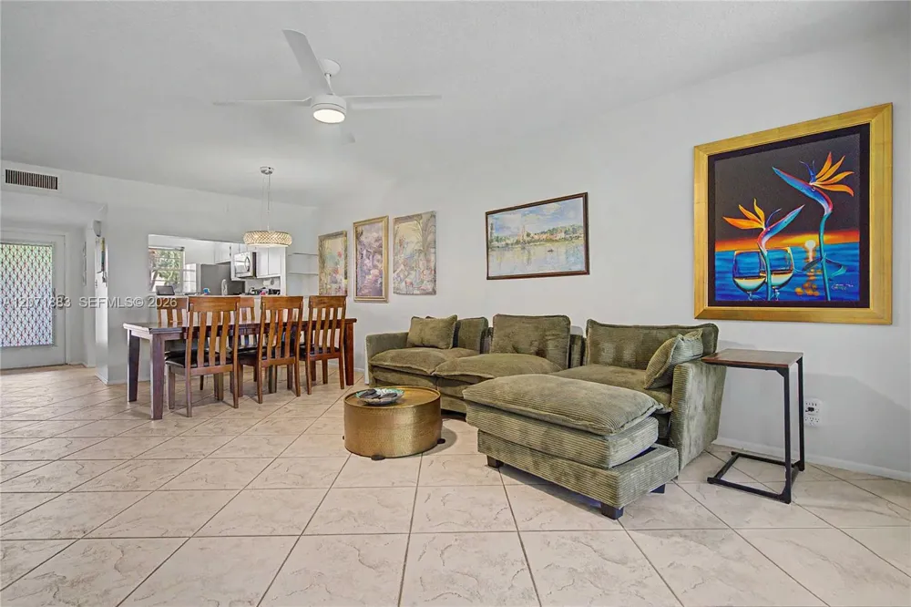 9520 Seagrape Dr #205 Davie, FL 33324