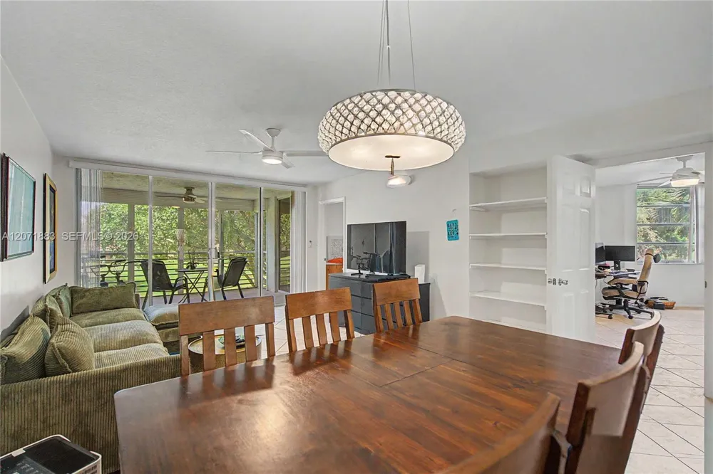 9520 Seagrape Dr #205 Davie, FL 33324