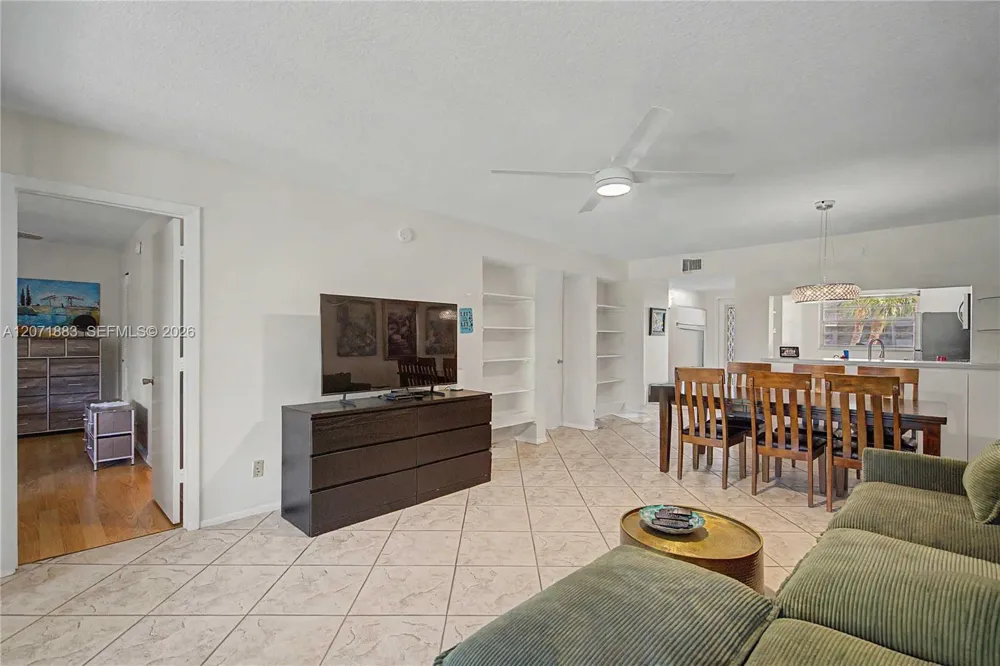 9520 Seagrape Dr #205 Davie, FL 33324