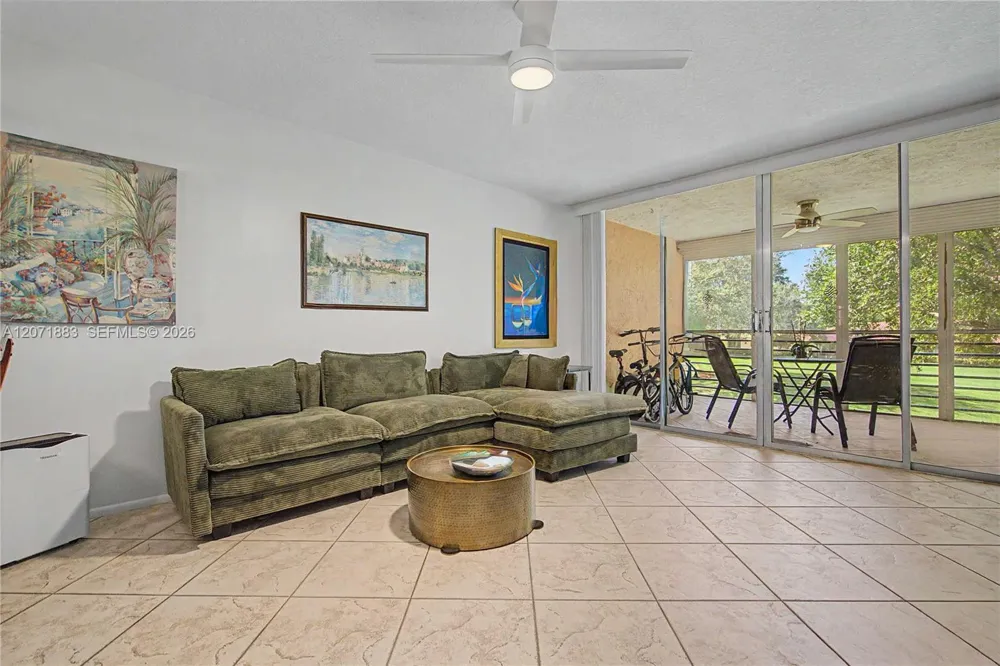 9520 Seagrape Dr #205 Davie, FL 33324