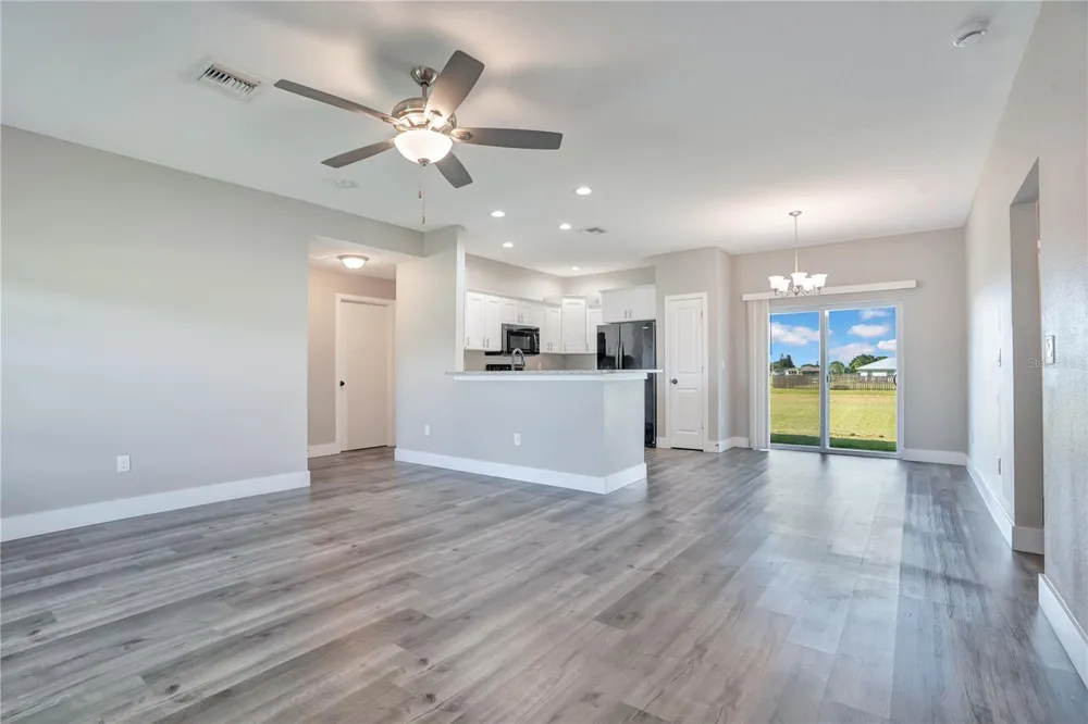 8833 HAMPSHIRE DRIVE Sebring, FL 33876