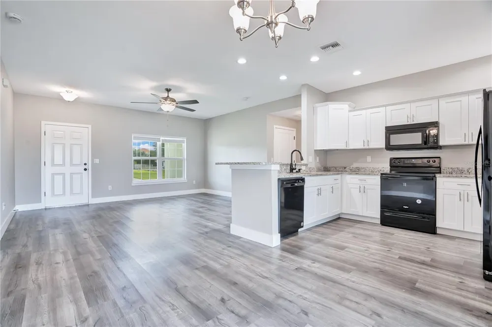 8833 HAMPSHIRE DRIVE Sebring, FL 33876