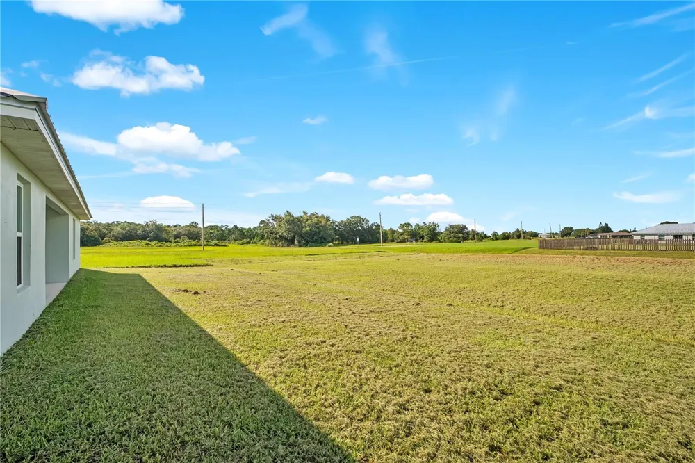 8833 HAMPSHIRE DRIVE Sebring, FL 33876
