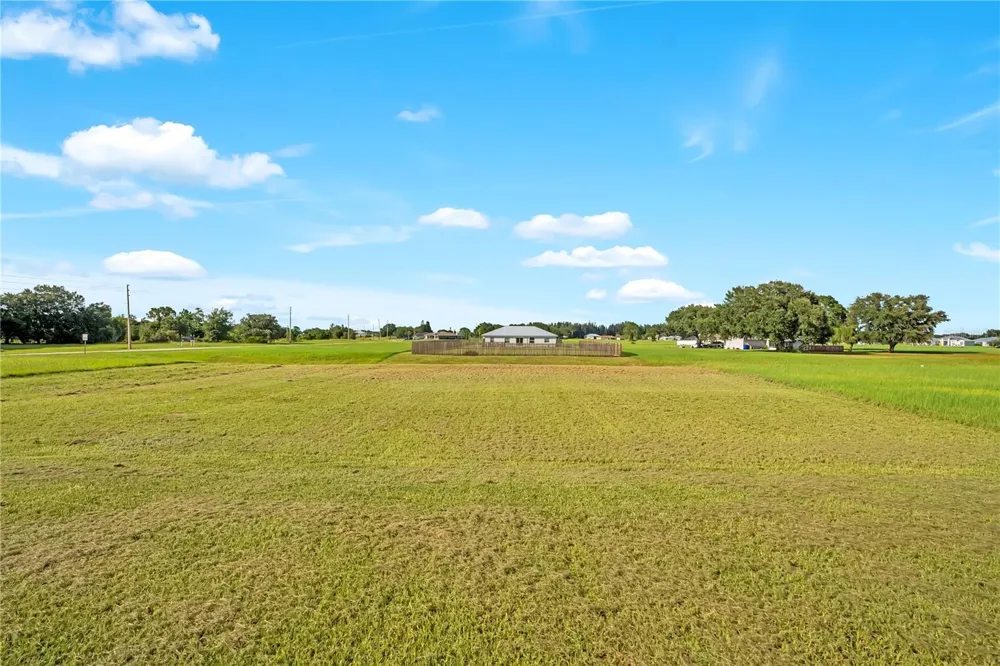 8833 HAMPSHIRE DRIVE Sebring, FL 33876