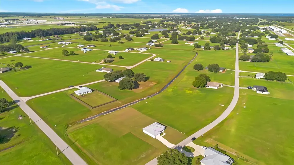 8833 HAMPSHIRE DRIVE Sebring, FL 33876