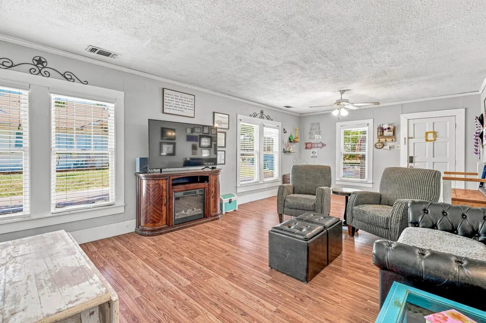 814 Ollie Street Stephenville, TX 76401