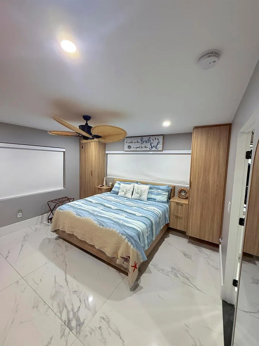 631 NW 39th Street Oakland Park, FL 33309