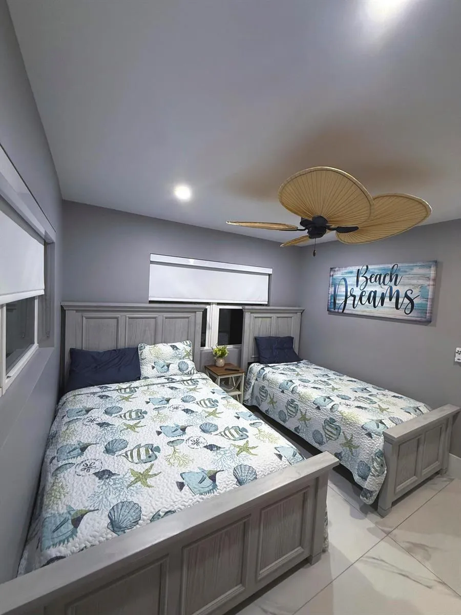 631 NW 39th Street Oakland Park, FL 33309