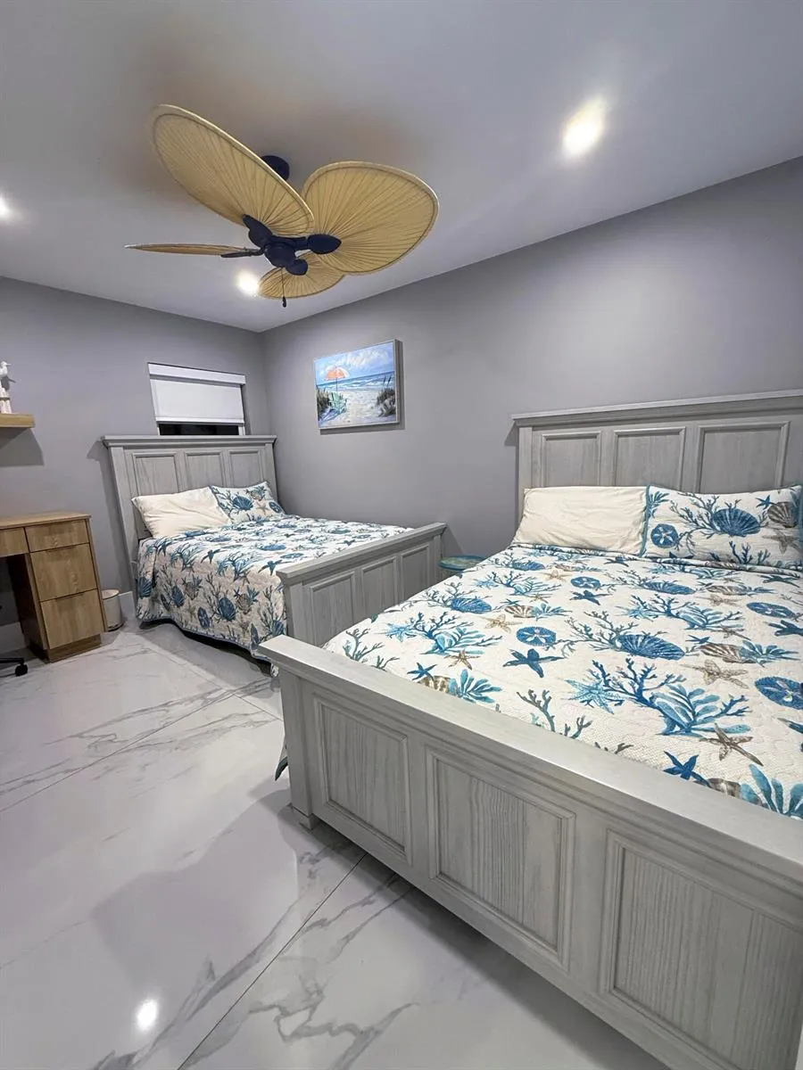 631 NW 39th Street Oakland Park, FL 33309