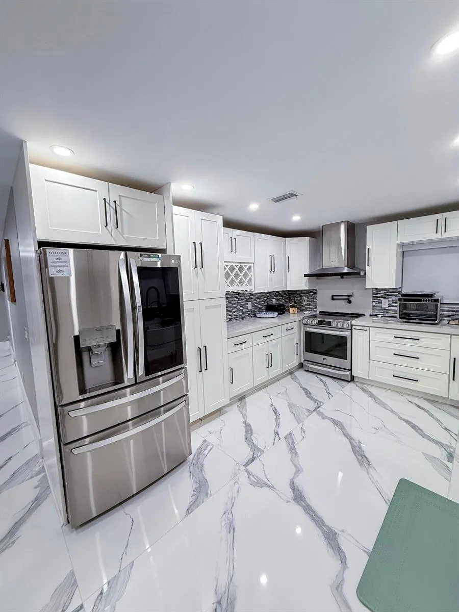 631 NW 39th Street Oakland Park, FL 33309