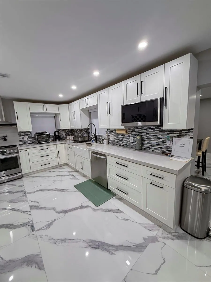 631 NW 39th Street Oakland Park, FL 33309