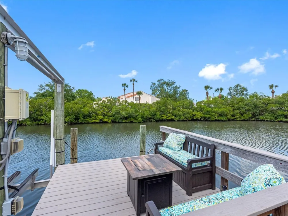 4306 SUNRAY COURT Tampa, FL 33615