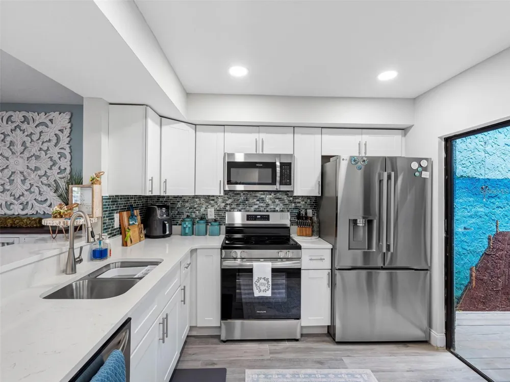 4306 SUNRAY COURT Tampa, FL 33615