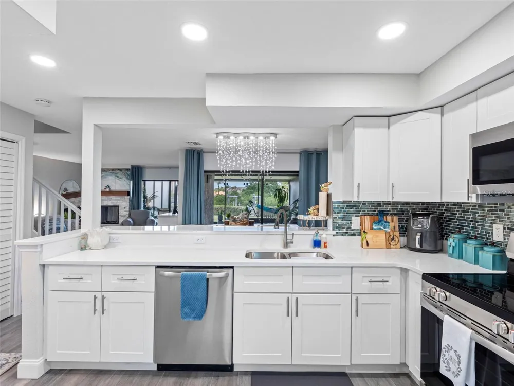 4306 SUNRAY COURT Tampa, FL 33615