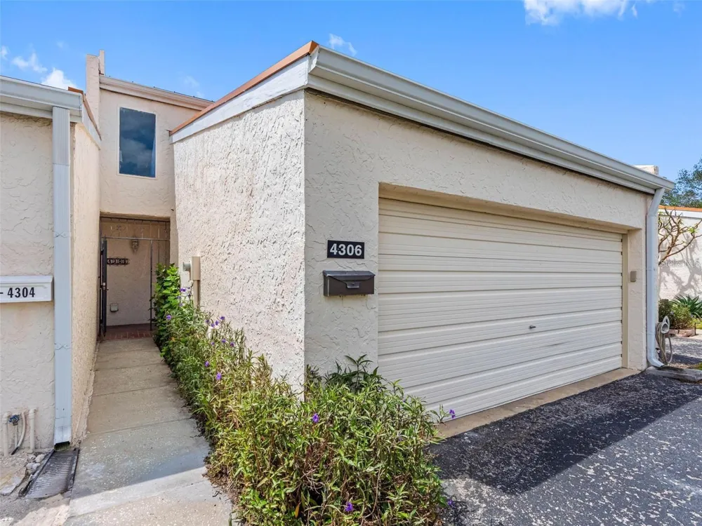 4306 SUNRAY COURT Tampa, FL 33615