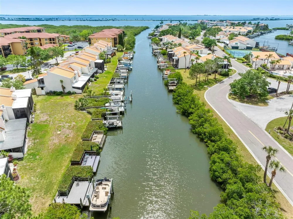 4306 SUNRAY COURT Tampa, FL 33615
