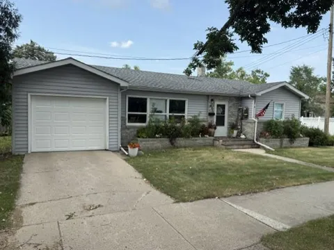 421 NE 4th Street NE