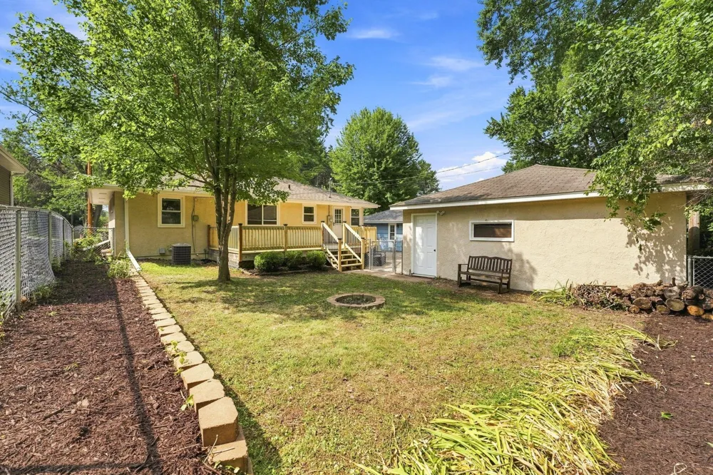 2481. 19th Avenue E North Saint Paul, MN 55109