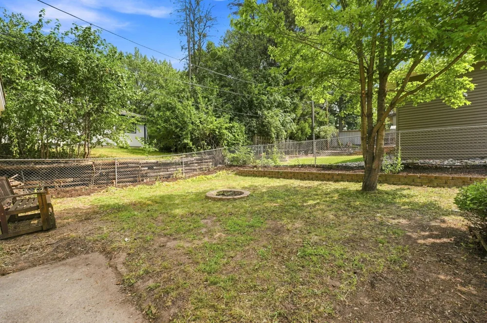 2481. 19th Avenue E North Saint Paul, MN 55109