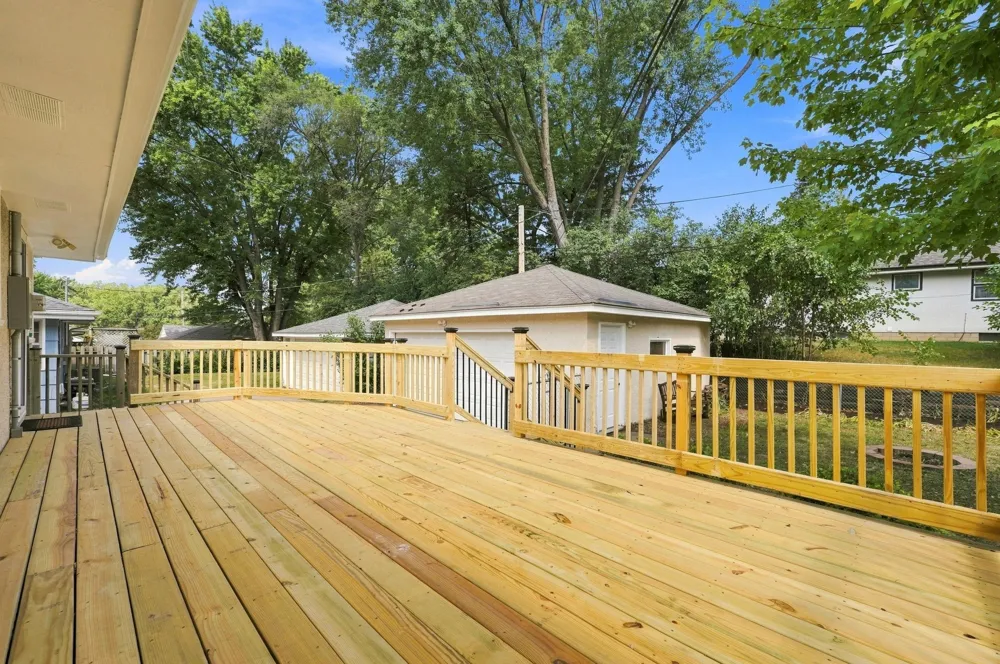 2481. 19th Avenue E North Saint Paul, MN 55109