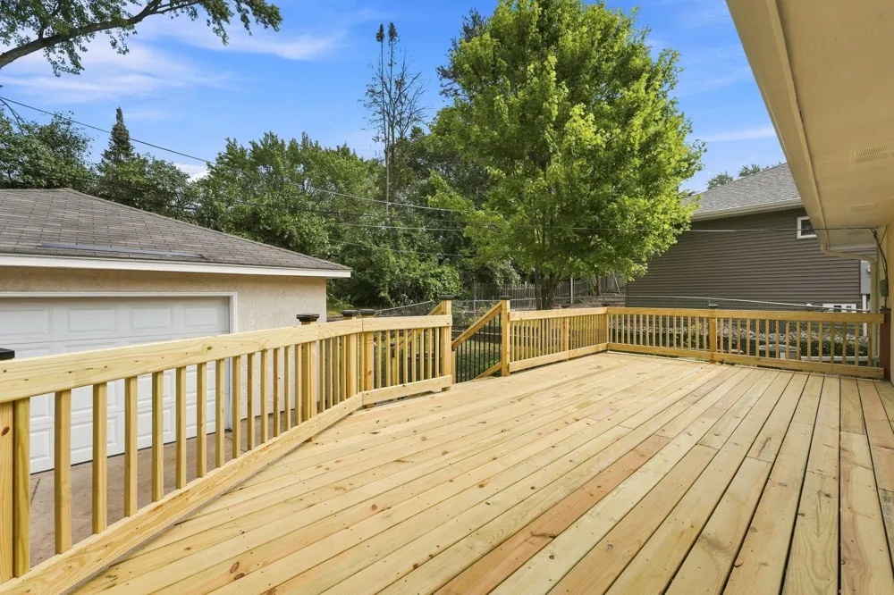 2481. 19th Avenue E North Saint Paul, MN 55109