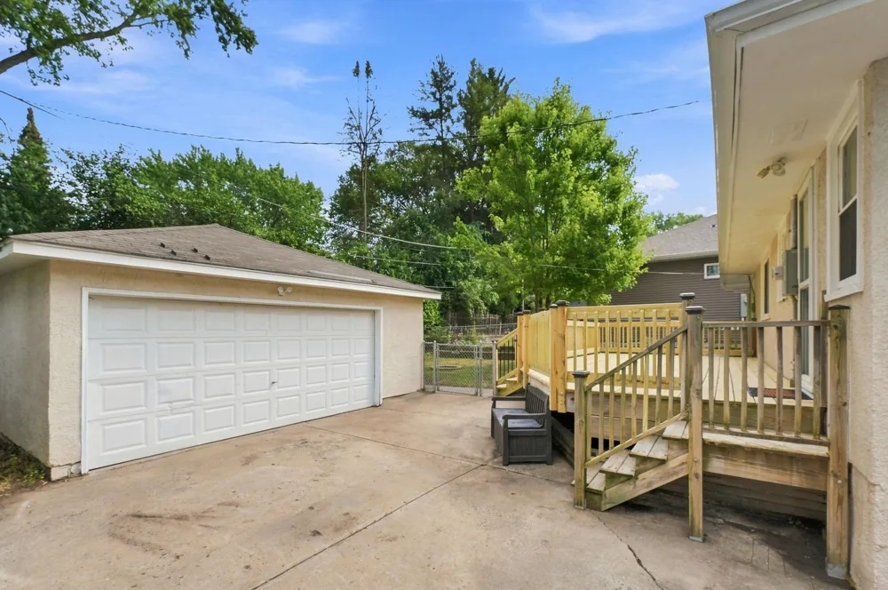 2481. 19th Avenue E North Saint Paul, MN 55109