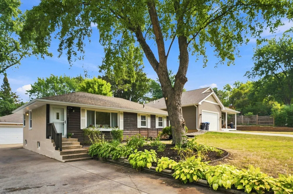 2481. 19th Avenue E North Saint Paul, MN 55109