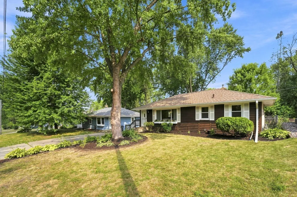 2481. 19th Avenue E North Saint Paul, MN 55109