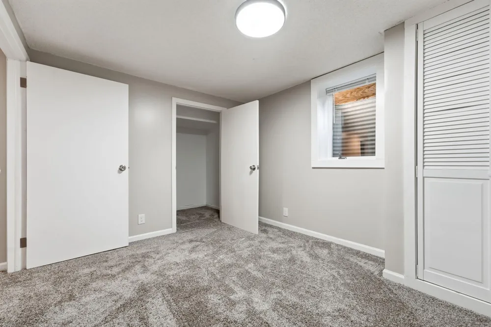 2481. 19th Avenue E North Saint Paul, MN 55109