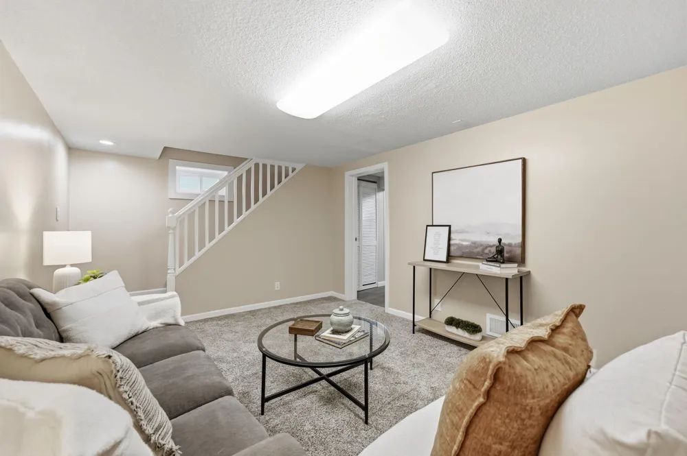 2481. 19th Avenue E North Saint Paul, MN 55109