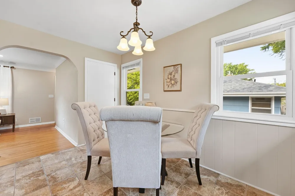 2481. 19th Avenue E North Saint Paul, MN 55109