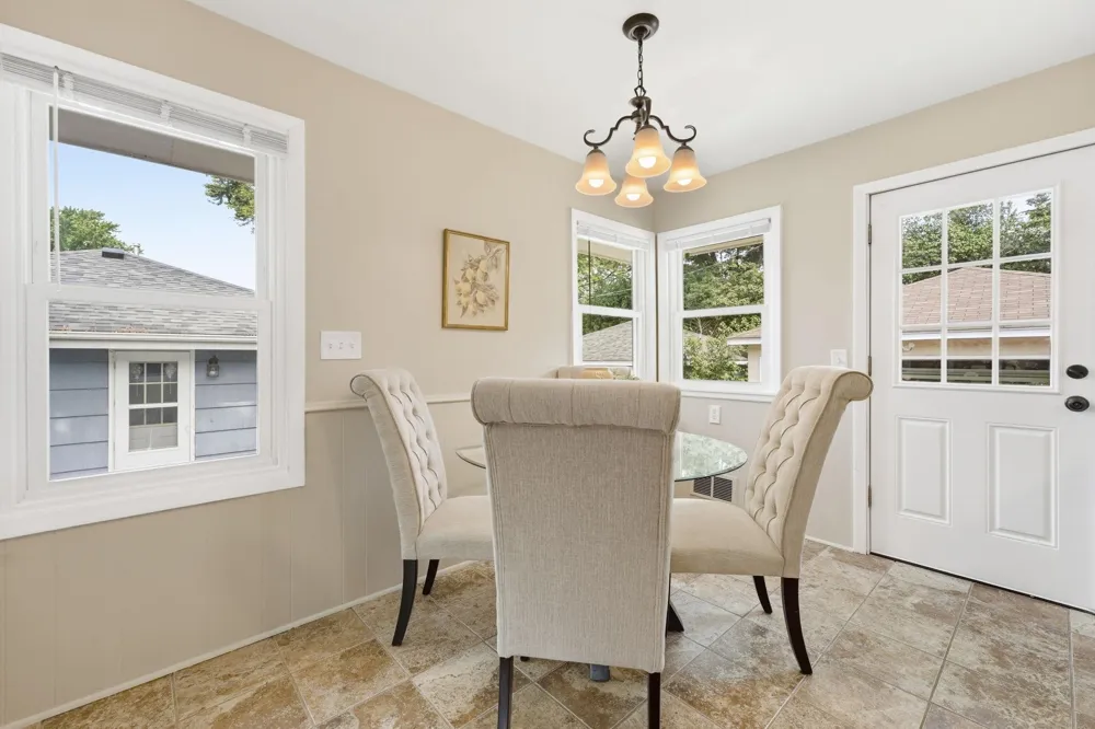 2481. 19th Avenue E North Saint Paul, MN 55109