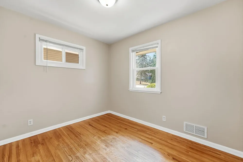 2481. 19th Avenue E North Saint Paul, MN 55109
